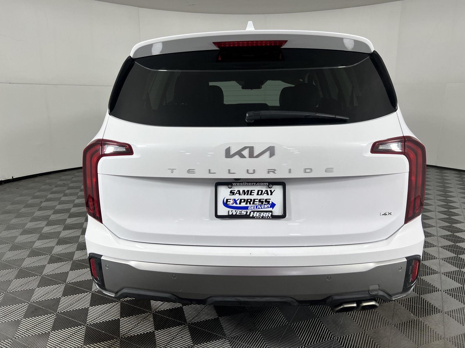 Used 2025 Glacial White Pearl Kia S image 8