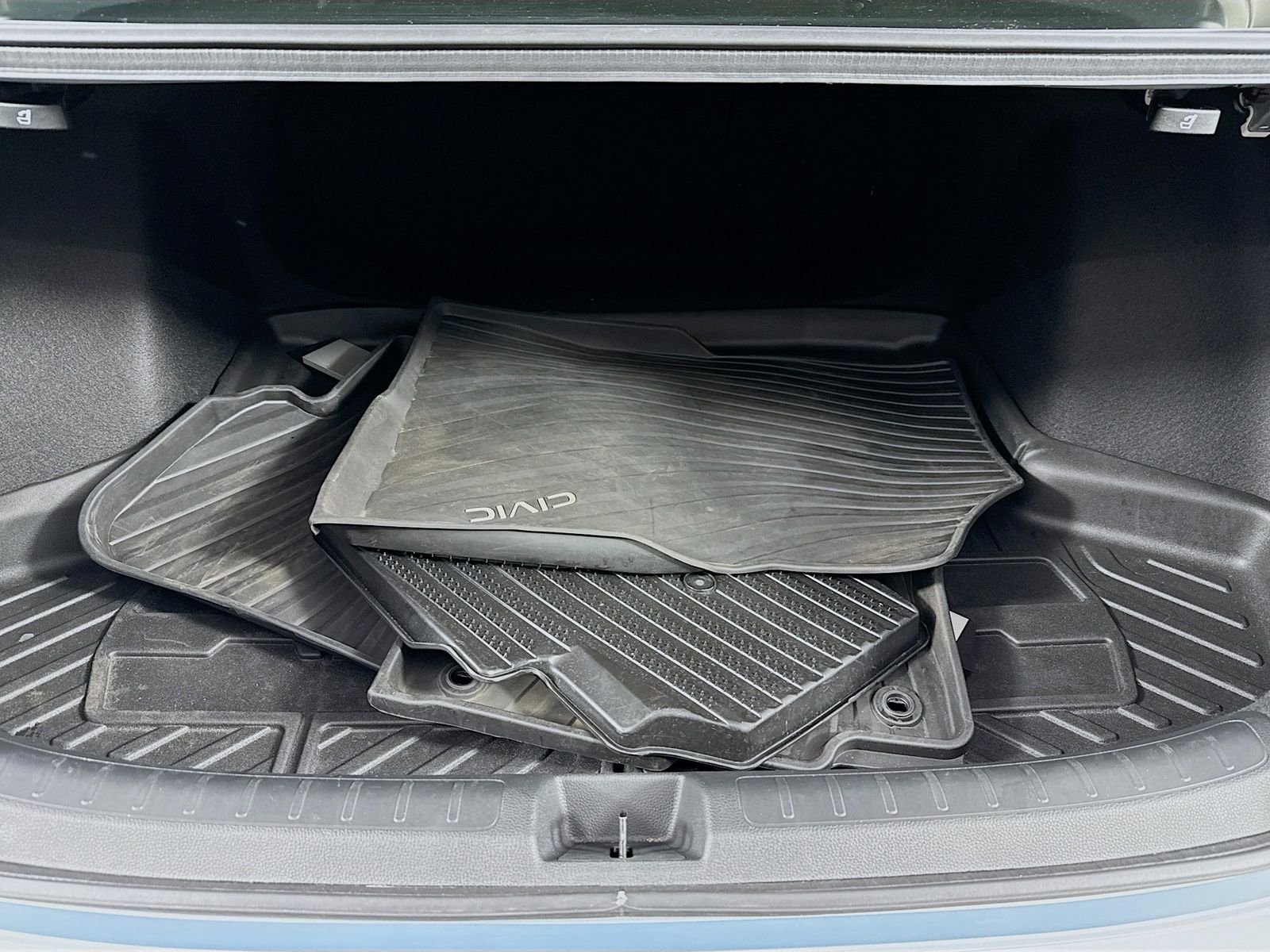 Used 2023 Morning Mist Metallic Honda Touring image 21