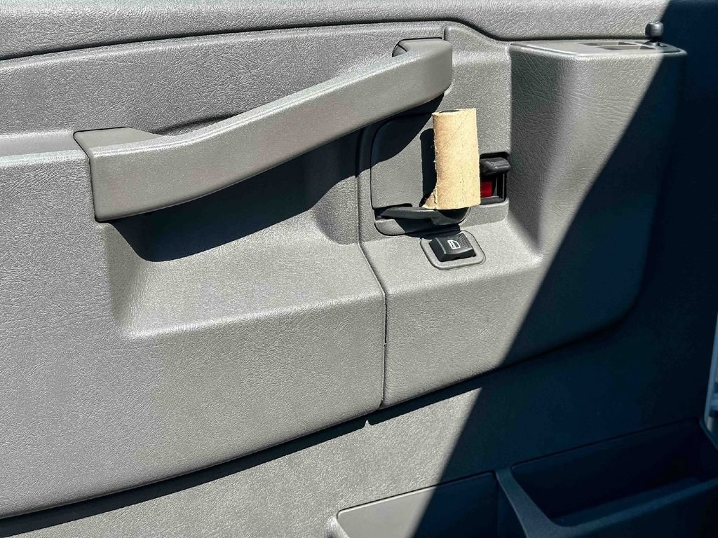 2025 Chevrolet Express Cargo Work Van - Photo 17