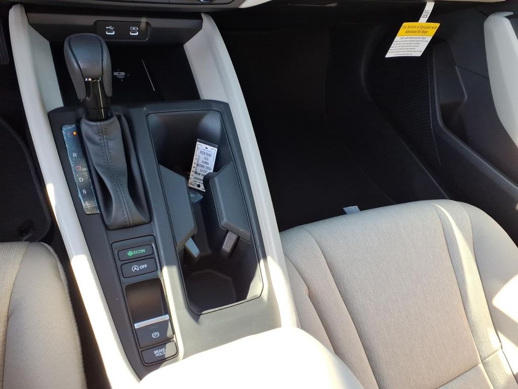 New 2026 Platinum White Pearl Honda LX image 9