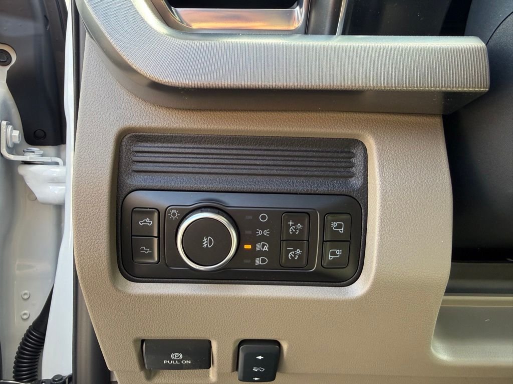 New 2026 Star White Metallic Tri-Coat Ford F-250® Platinum® image 8