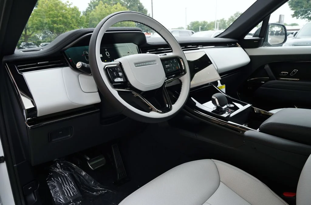New 2026 Fuji White Land Rover Dynamic SE image 14