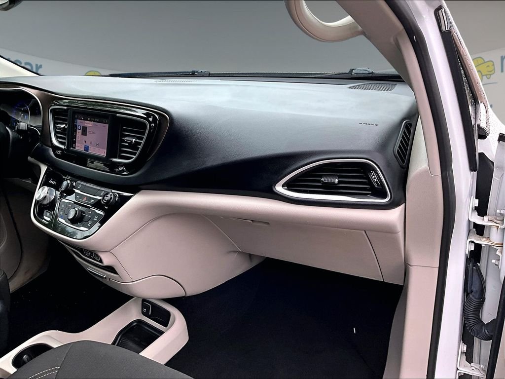 Used 2023 White Chrysler LX image 13
