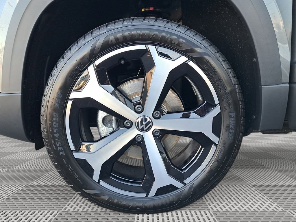 2025 Volkswagen Taos SEL - Photo 10