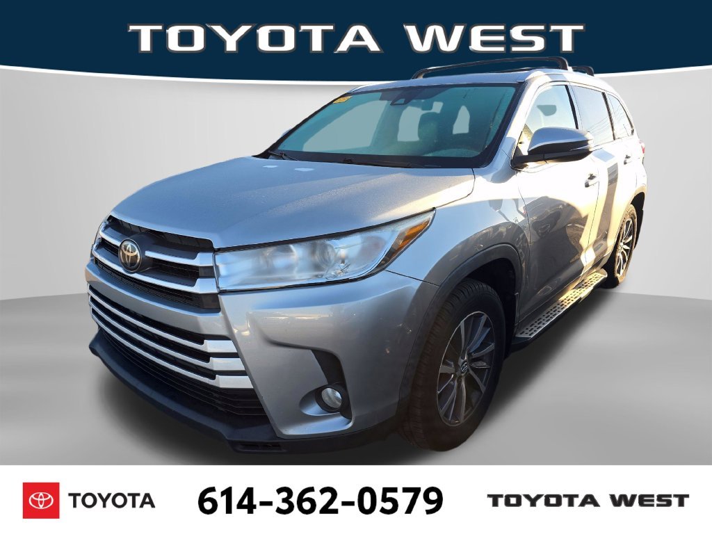 Used 2019 Silver Toyota XLE image 3