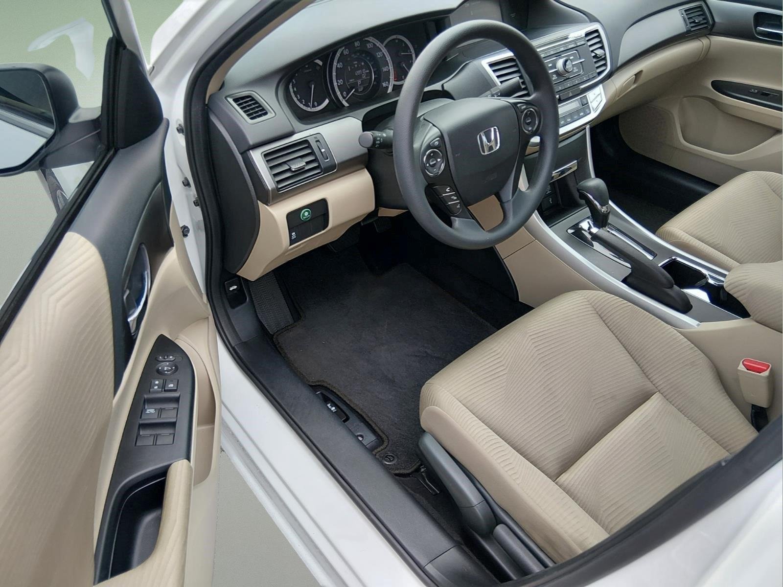 Used 2015  Honda LX image 15