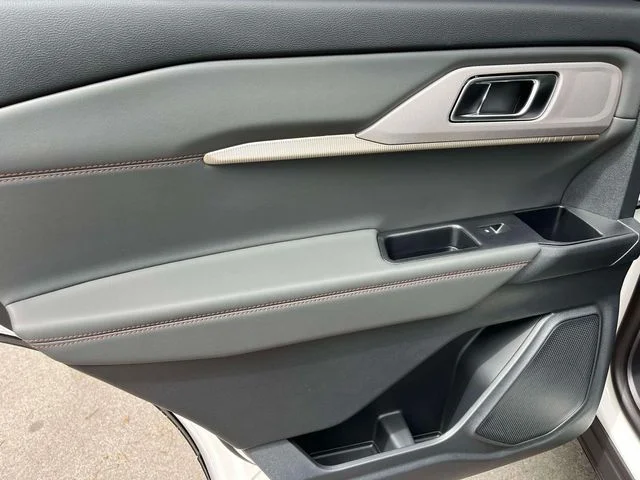 New 2026 Star White Metallic Tri-Coat Ford Active image 15