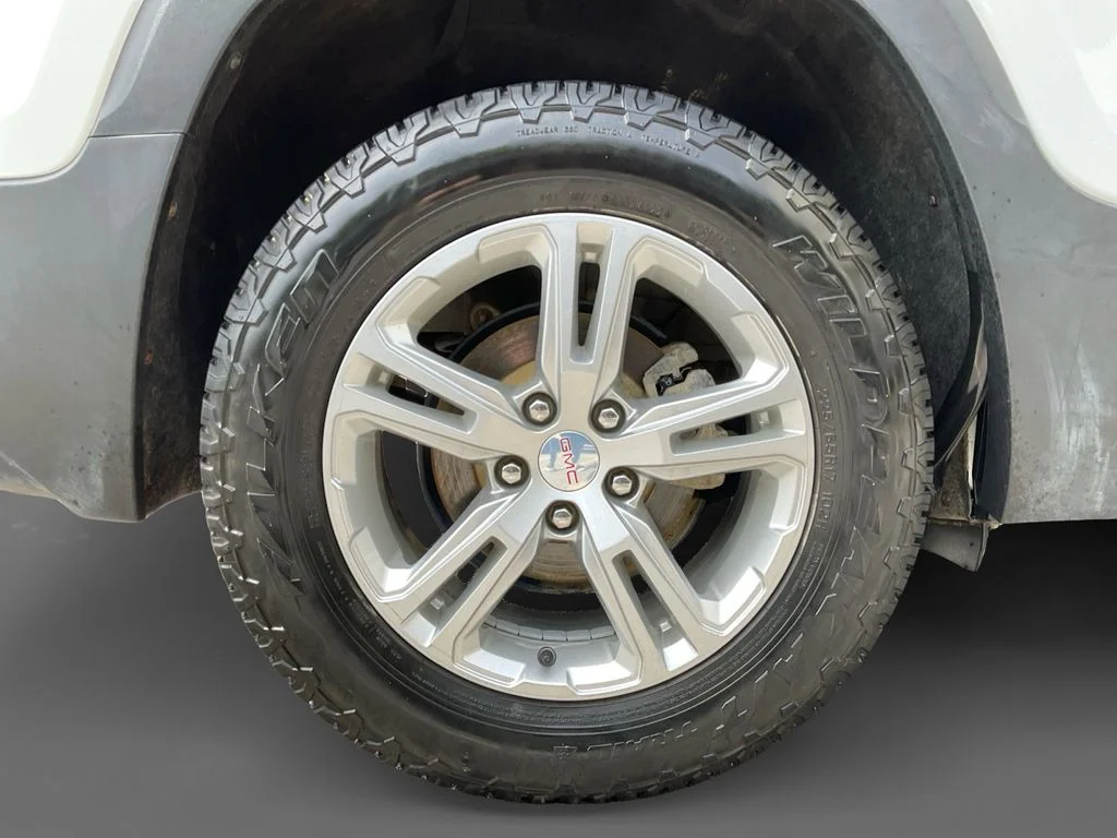 Used 2023 White GMC SLE image 10