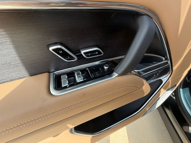 New 2026 Santorini Black Land Rover Autobiography image 11