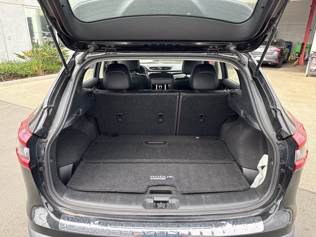 Used 2021 Magnetic Black Pearl Nissan SV image 17