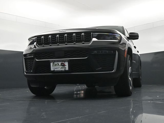New 2026 Diamond Black Crystal Pearl-Coat Exterior Paint Jeep Limited image 19