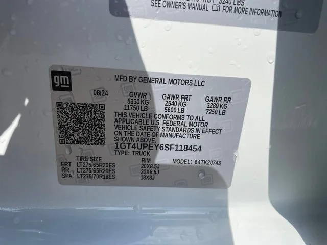 Used 2025 Summit White GMC AT4 image 15