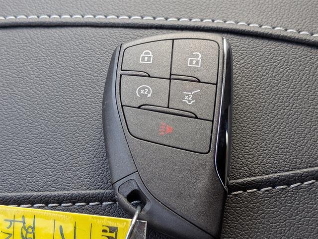 New 2027 Summit White Chevrolet LT image 27