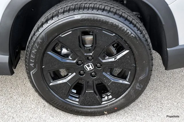 New 2026 Solar Silver Metallic Honda AWD Black Edition image 5