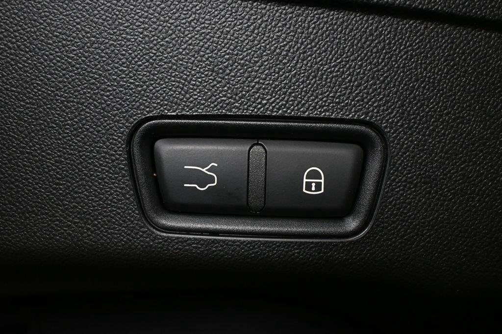 Used 2023 Nero Tempesta Metallic Maserati Modena image 29