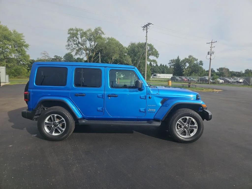 Used 2022 Hydro Blue Pearlcoat Jeep Unlimited Sahara image 4