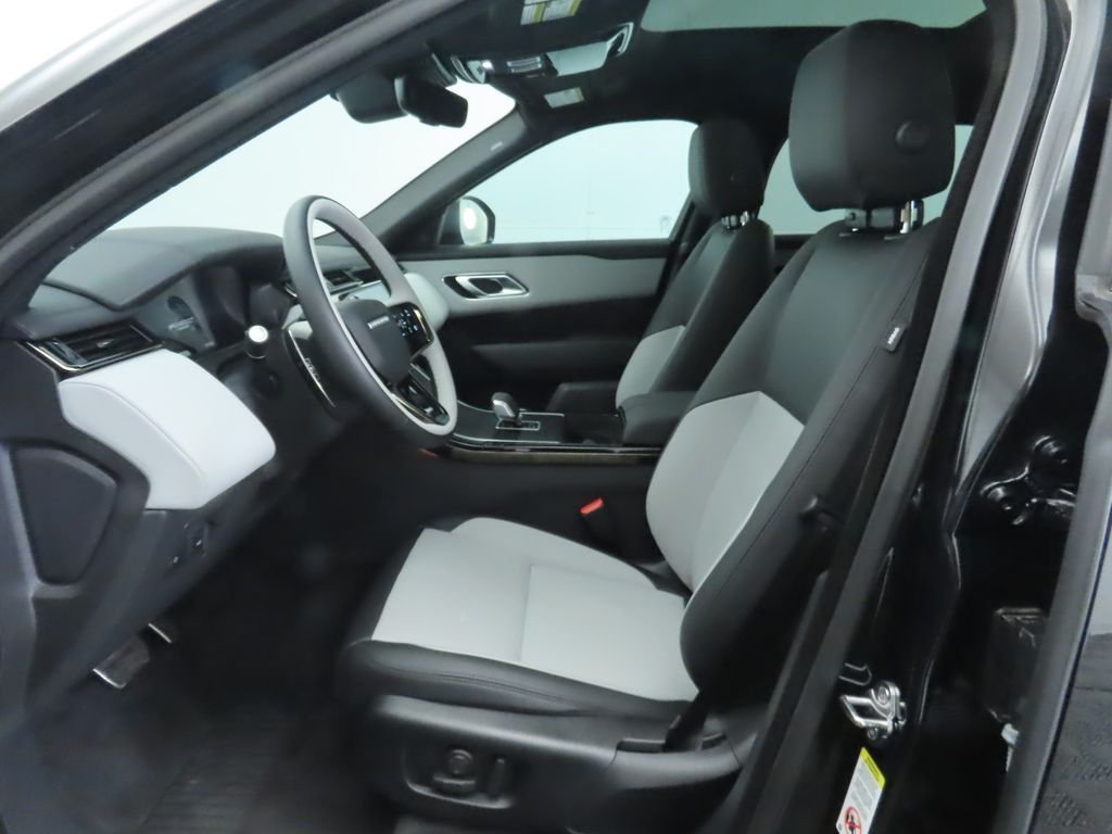 Used 2026 Santorini Black Metallic Land Rover Dynamic SE image 21