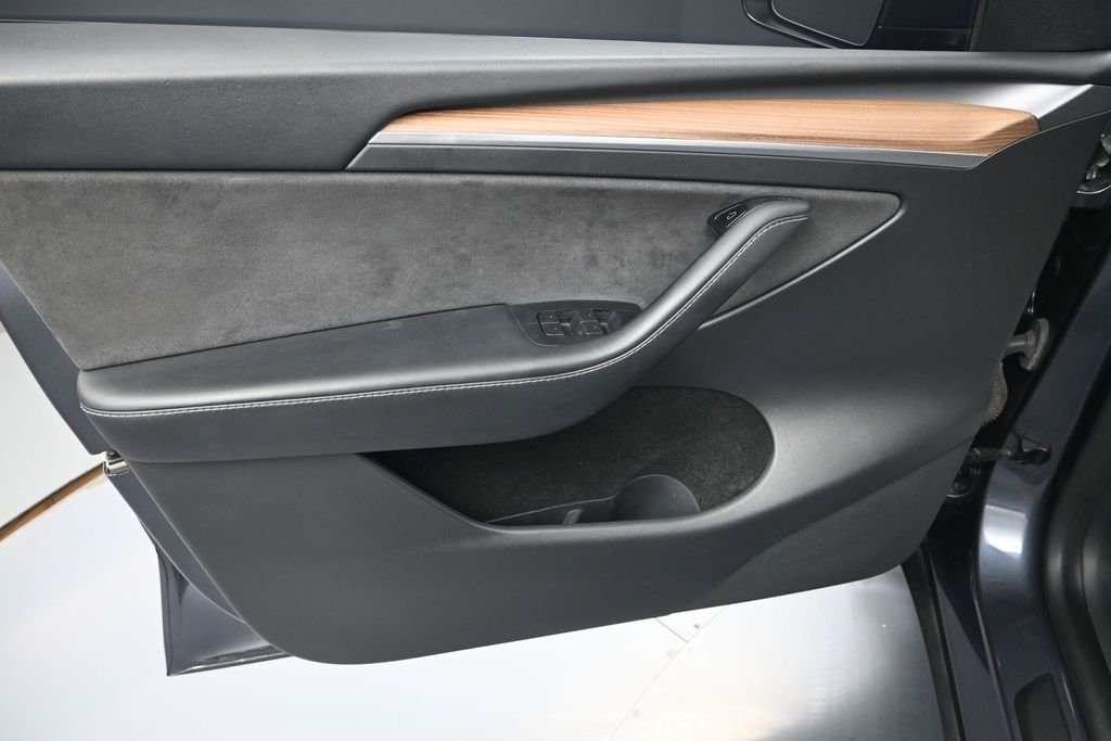 Used 2022 Midnight Silver Metallic Tesla Performance image 10