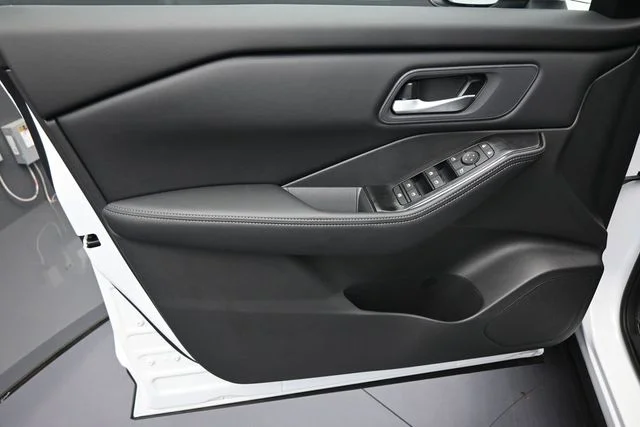 New 2026 Everest White Pearl TriCoat Nissan SV image 9