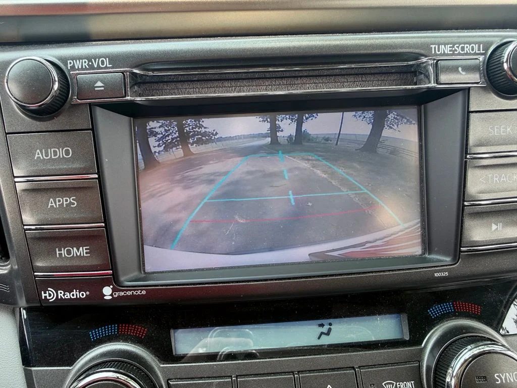 Used 2014 White Toyota XLE image 37