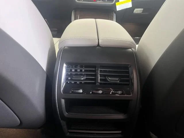 New 2026 Alpine White BMW sDrive40i image 9
