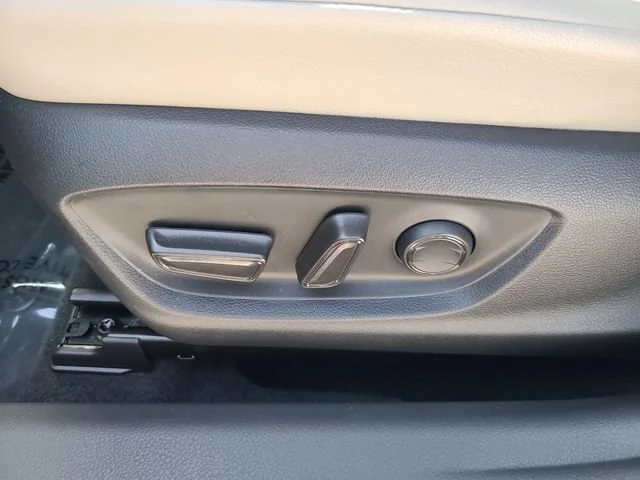 Used 2023  Toyota SE image 22