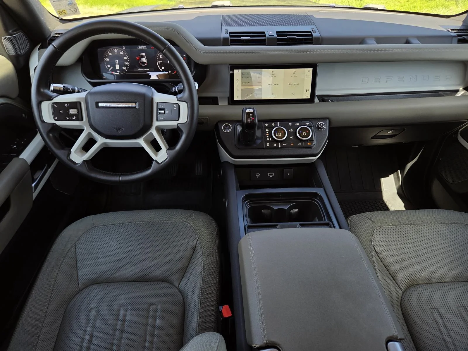 Used 2020 Pangea Green Metallic Land Rover SE image 15