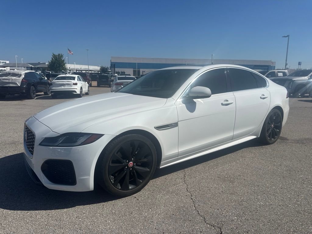 Used 2022 White Jaguar R-Dynamic SE image 1