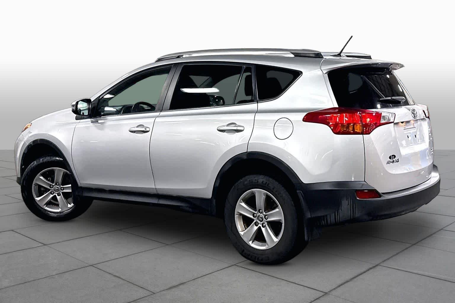 Used 2015 Classic Silver Metallic Toyota XLE image 12