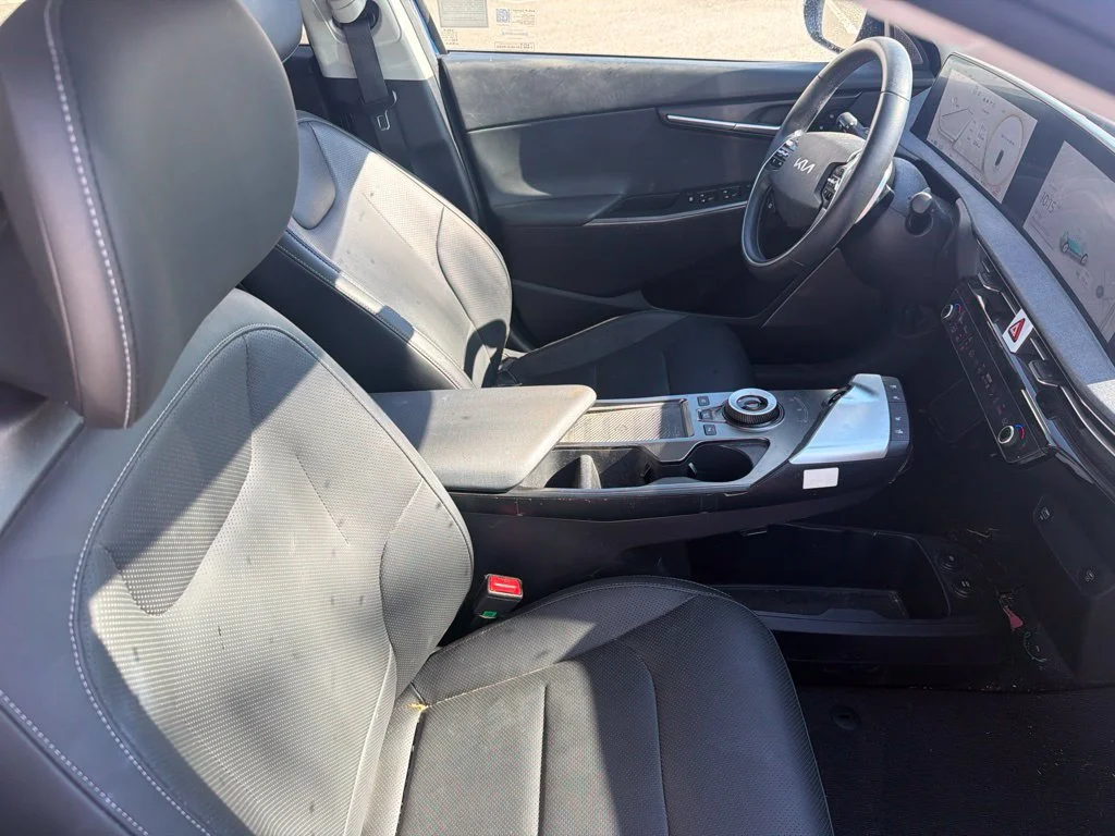 Used 2023 Blue Kia Wind image 14