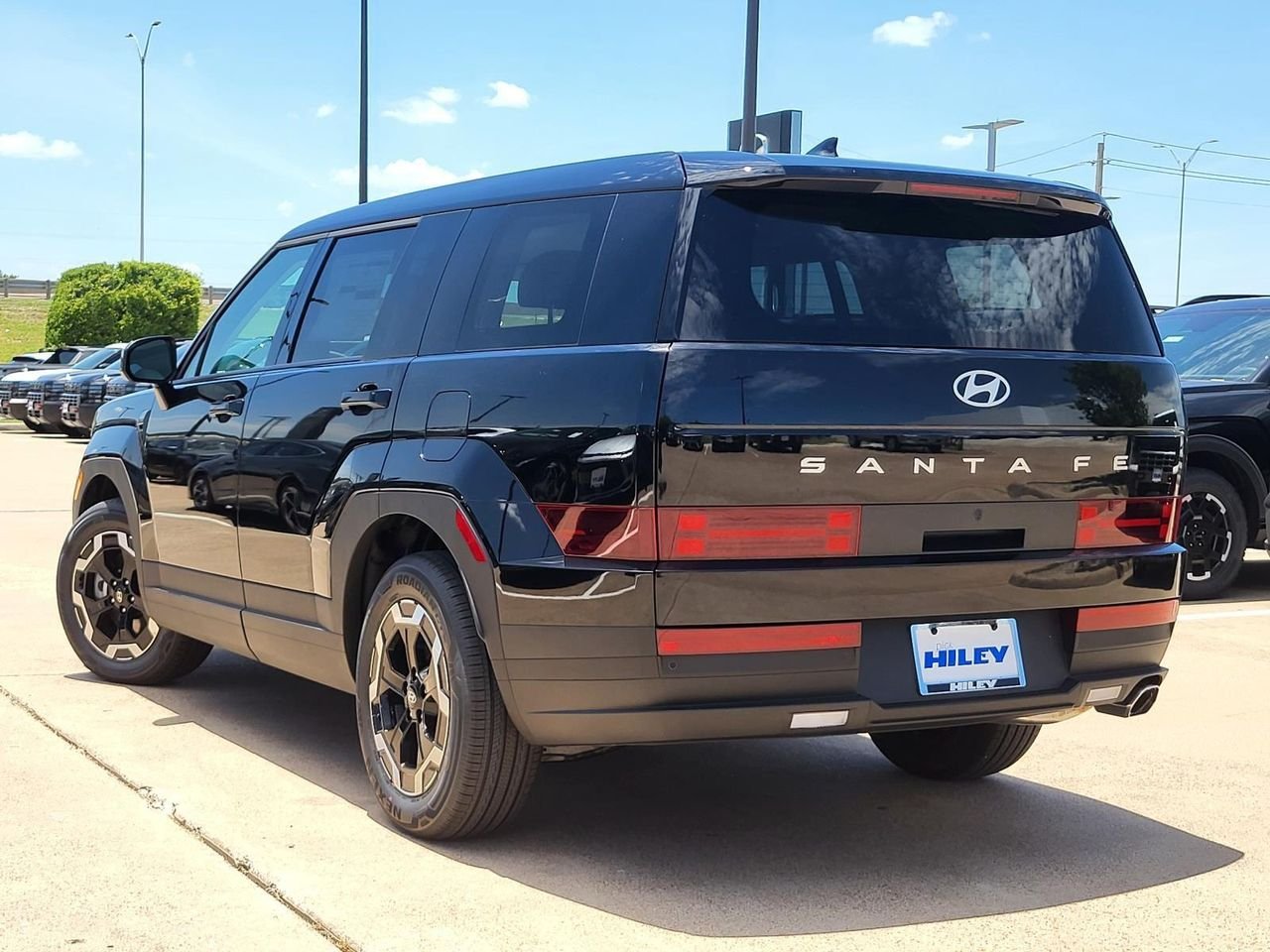 New 2026 Phantom Black Hyundai SE FWD image 4
