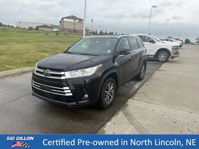 Used 2019 Midnight Black Metallic Toyota XLE image 1