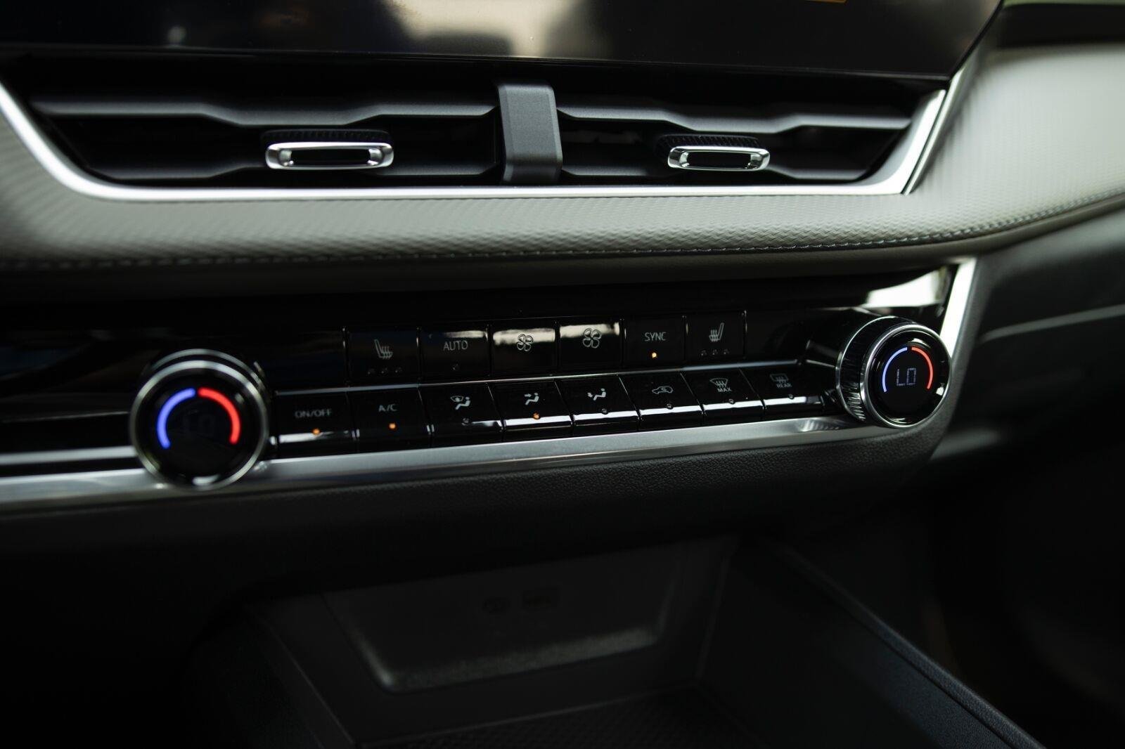 2027 Chevrolet Equinox LT - Photo 18