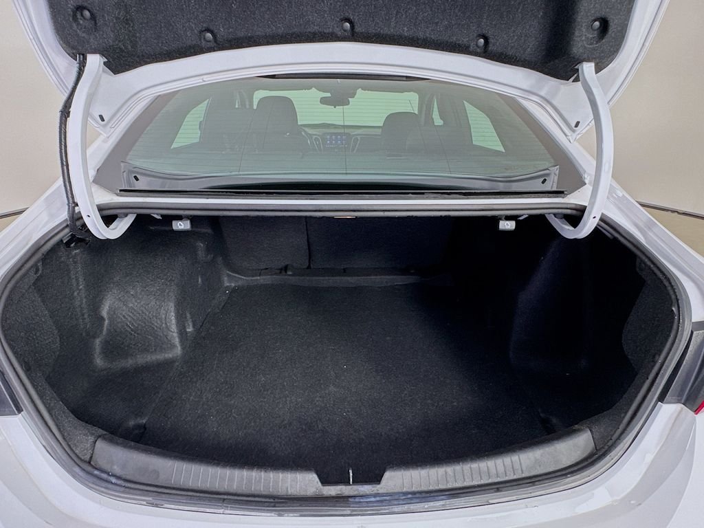 Used 2024 Summit White Chevrolet LT image 31