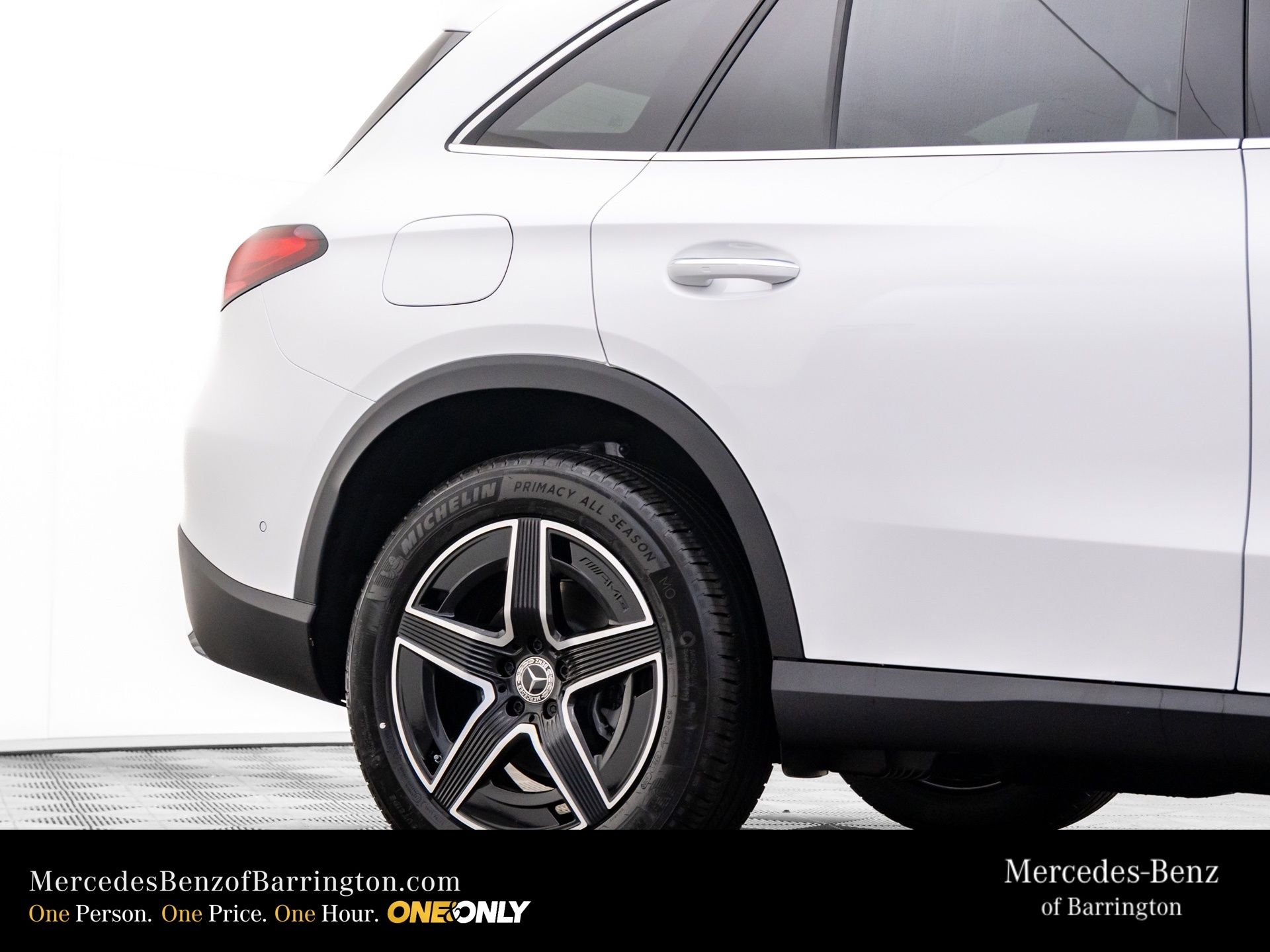 New 2026 MANUFAKTUR Moonlight White Metallic Mercedes-Benz GLC 300 image 33