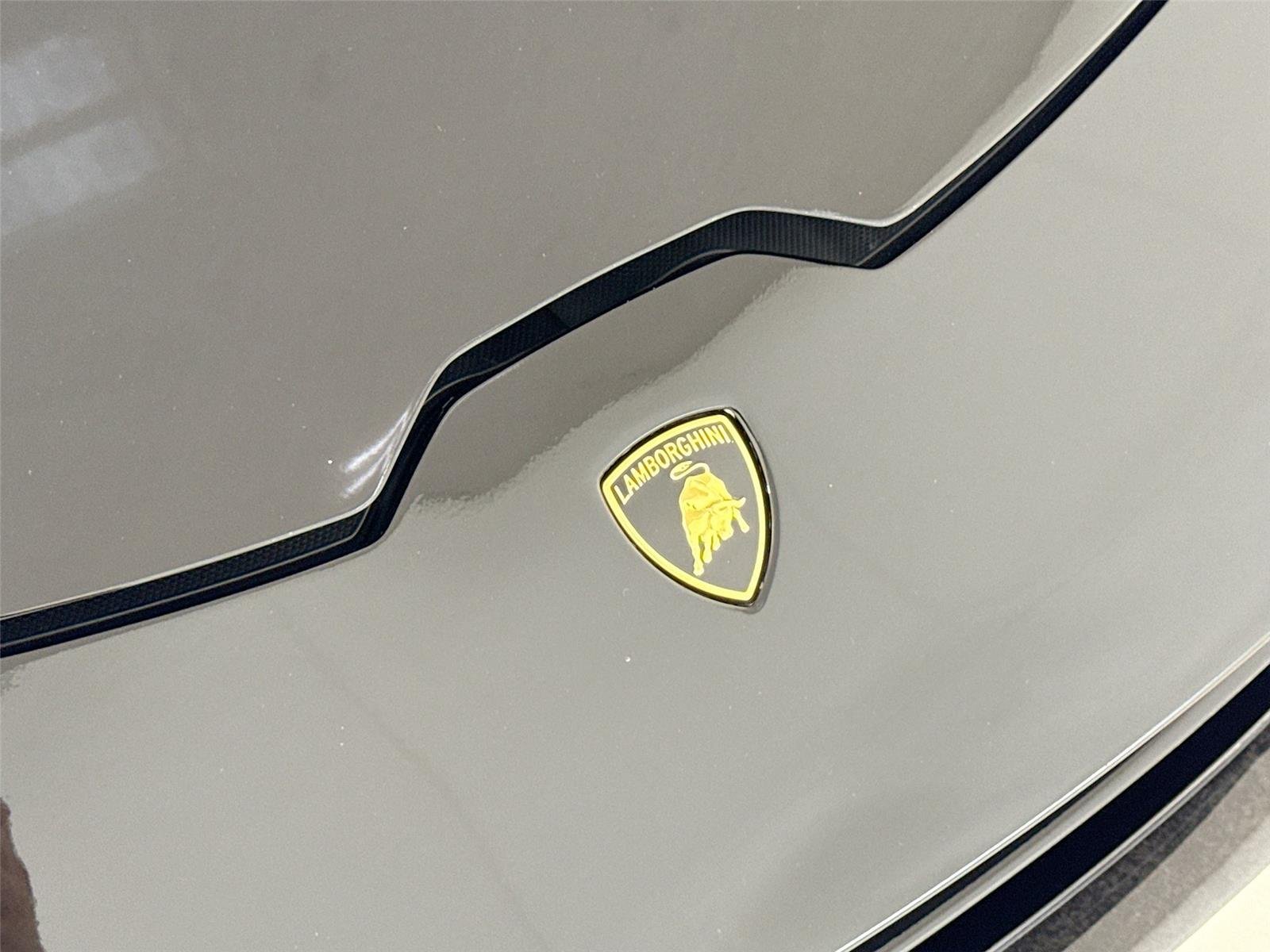 Used 2018 Nero Noctis Lamborghini Performante Spyder | Carbon Buckets | Branding Pkg image 35