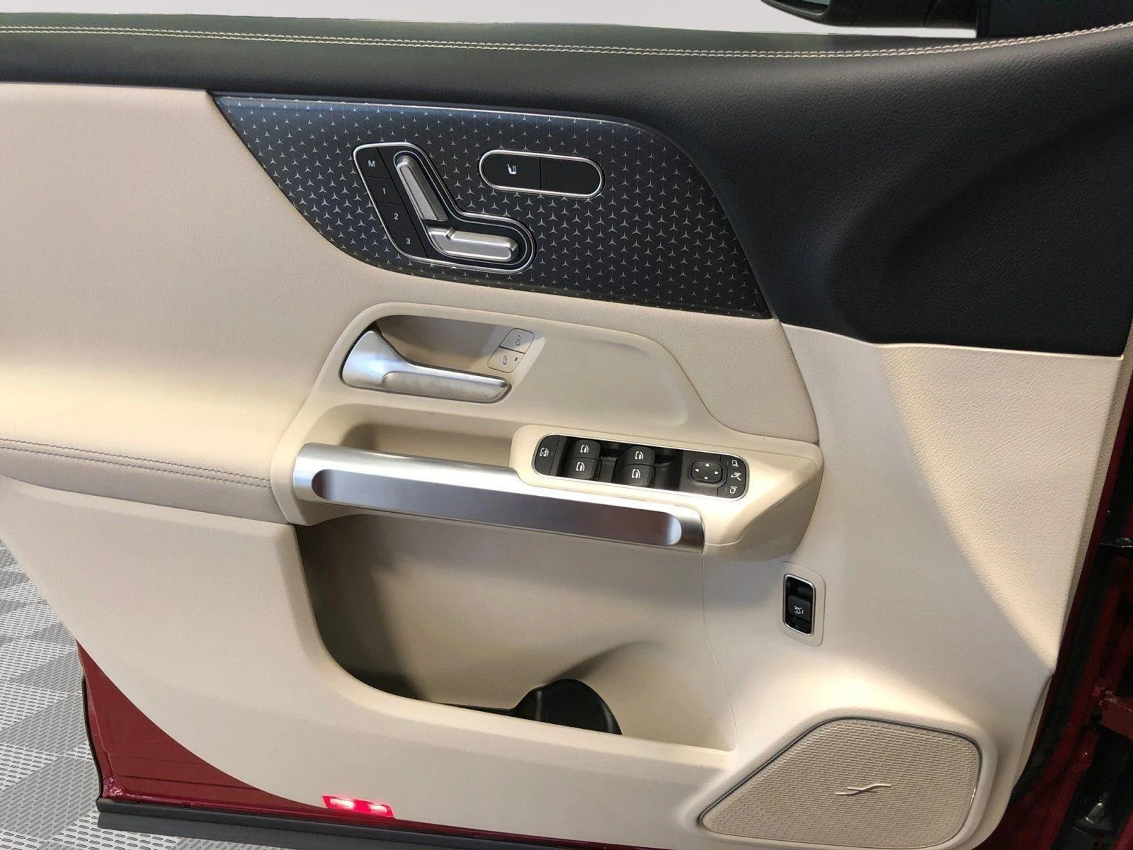 2025 Mercedes-Benz GLB Base - Photo 12