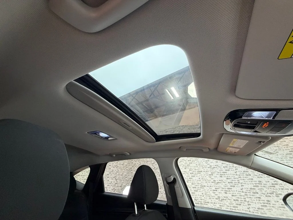 Used 2022 Amazon Gray Hyundai SEL image 9