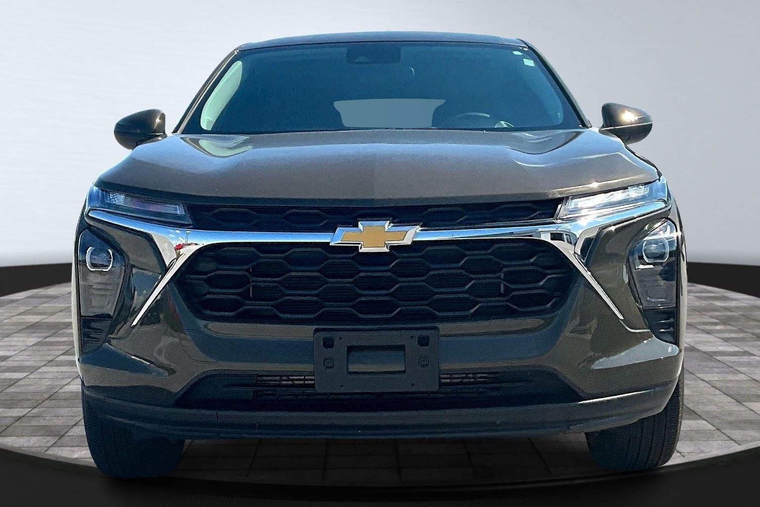 2024 Chevrolet Trax LS photo 2