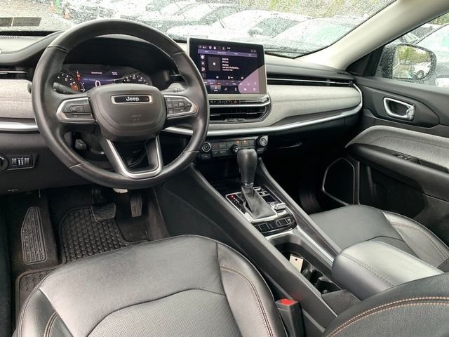 Used 2022 Black Jeep Latitude Lux image 17