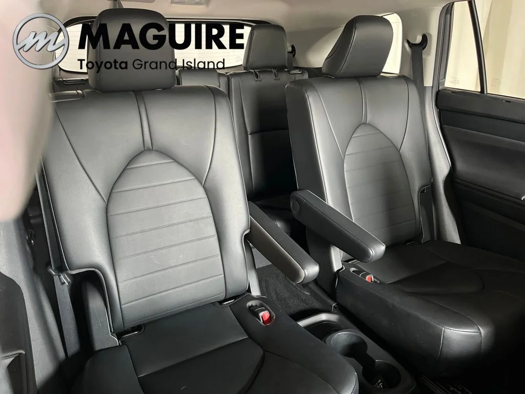 Used 2020 Gray Toyota XLE image 35