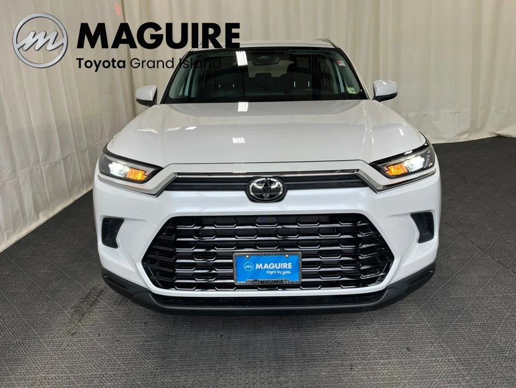 Used 2024 White Toyota XLE image 30