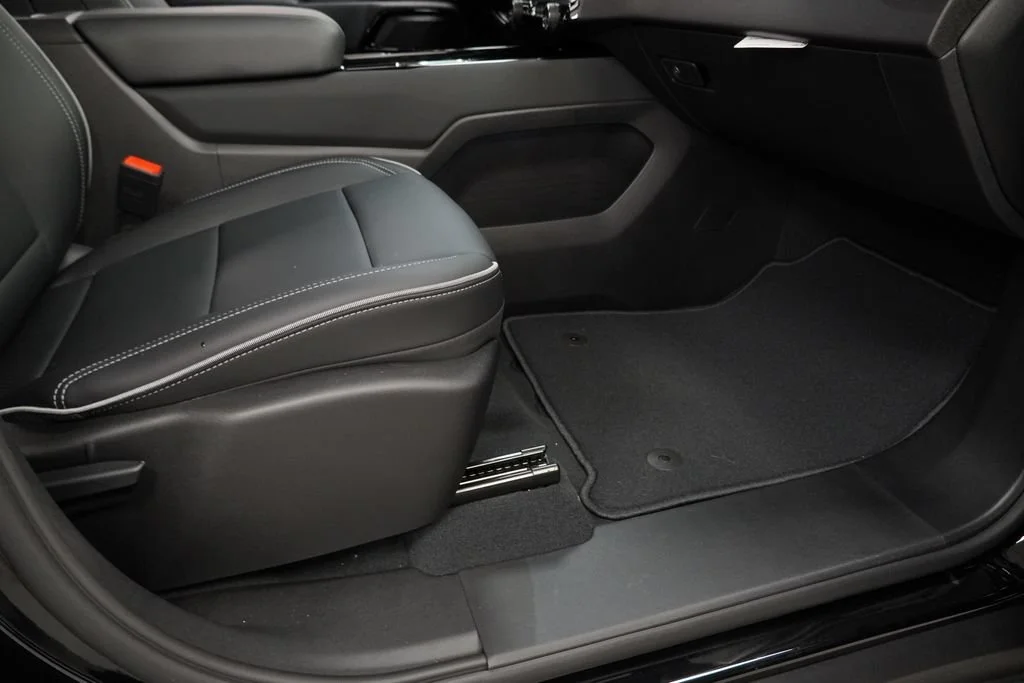 New 2026 Black Chevrolet LT - Extended Range image 28