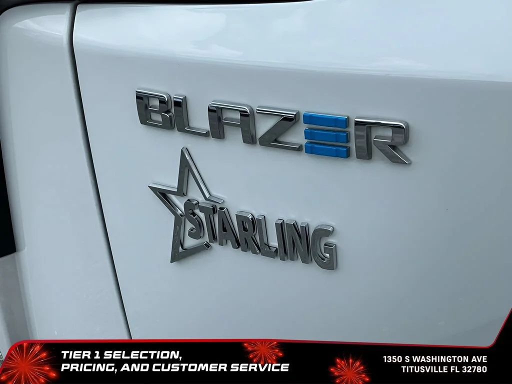 Used 2024 Summit White Chevrolet LT image 43