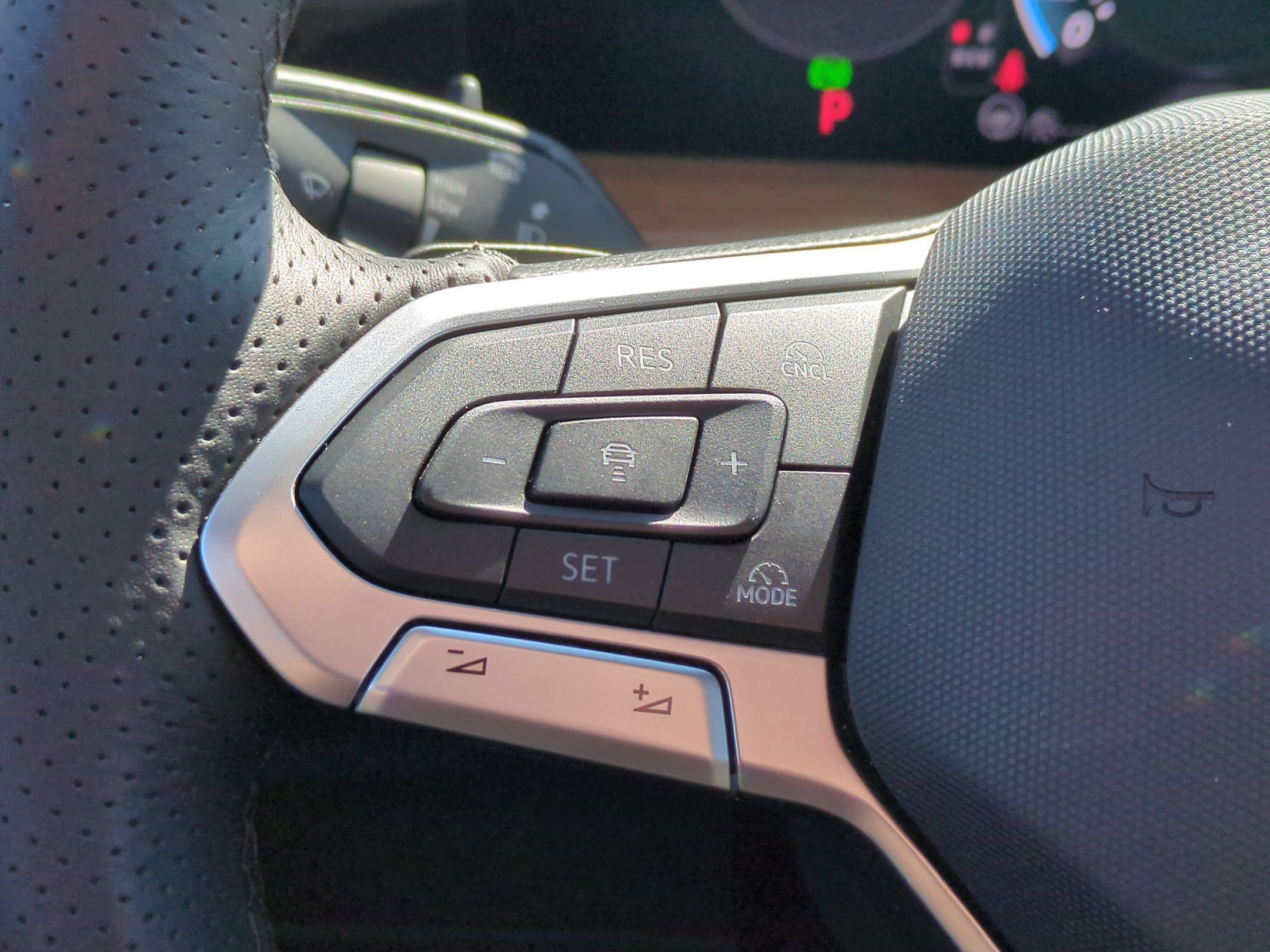 Used 2026 White Volkswagen SEL R-Line Turbo image 17