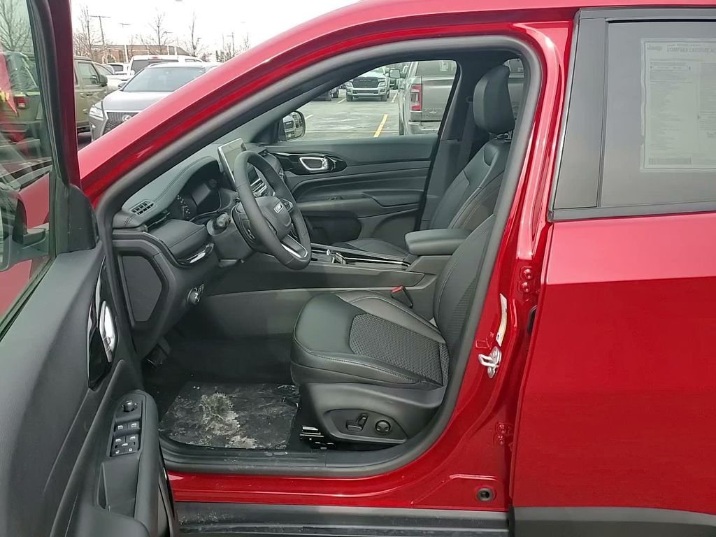 New 2026 Red Hot Pearl-Coat Exterior Paint Jeep Latitude image 13