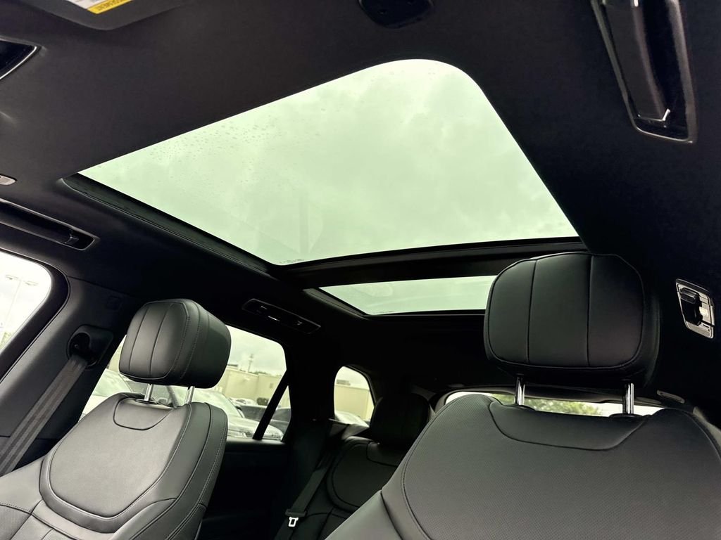 New 2026 Firenze Red Land Rover SE image 23