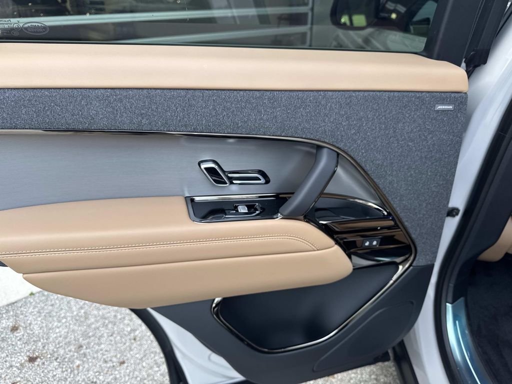 New 2026 Borasco Grey Land Rover SE image 13