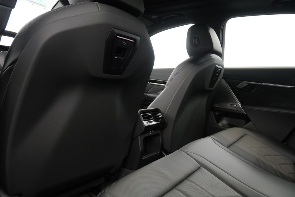 2025 BMW 5 Series 530i - Photo 18