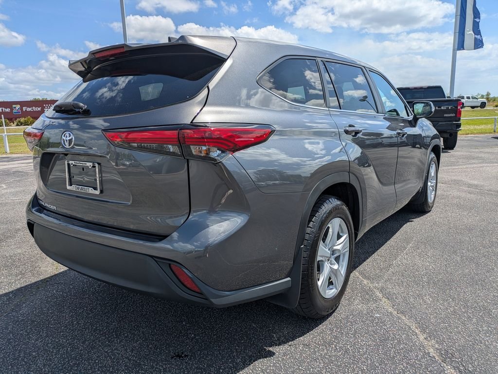 Used 2023 Gray Toyota L image 5